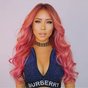 Leo Sun ♌ | Aquarius Moon ♒ Y2K luxe lover💖✨ LA-based☀️💎 Crystals & pink vibes🌙🍬